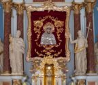 Obraz Najświętszej Marii Panny w ołtarzu głównym.