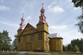 Kościół pw. św. Anny w Dąbrówce wraz z dzwonnicą